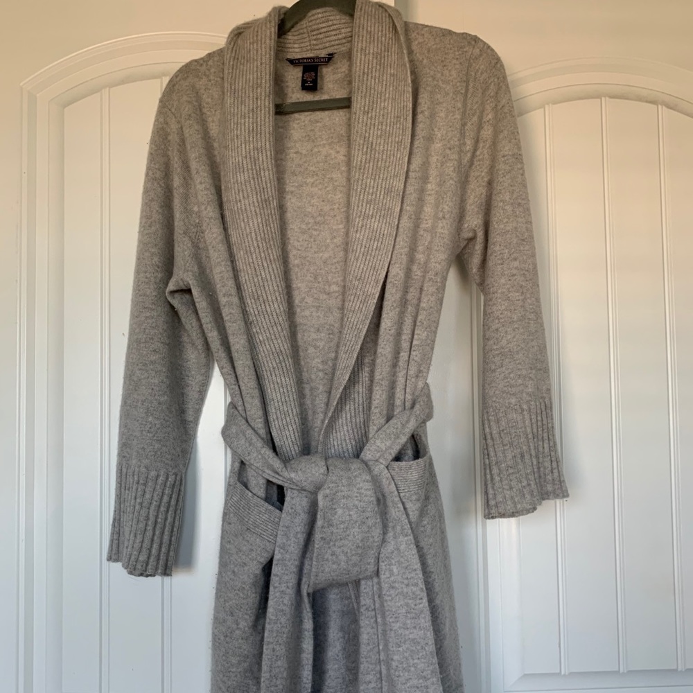 100% cashmere robe size M.